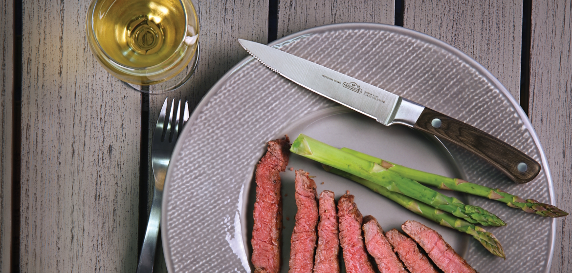 Нож для стейков с деревянной ручкой