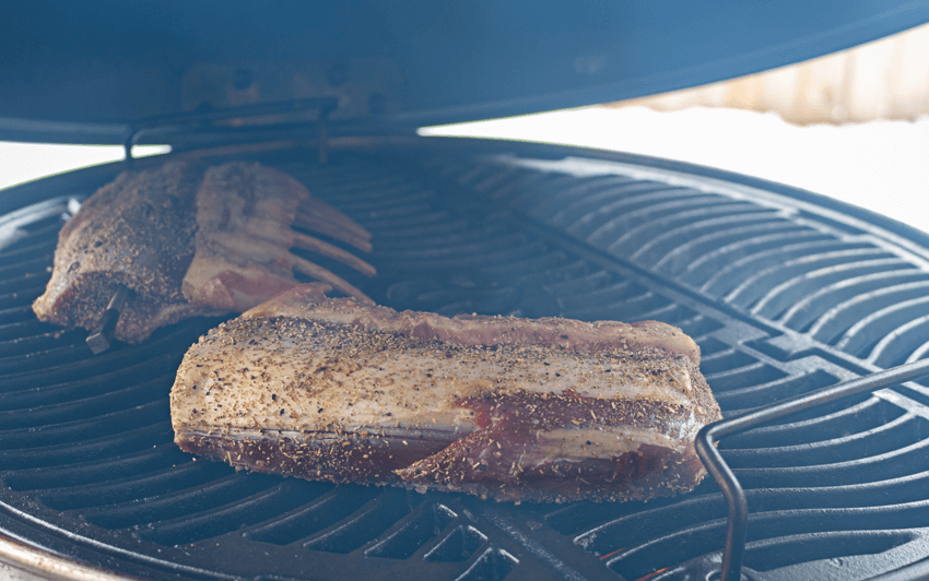 Мясо на угольном гриле Napoleon