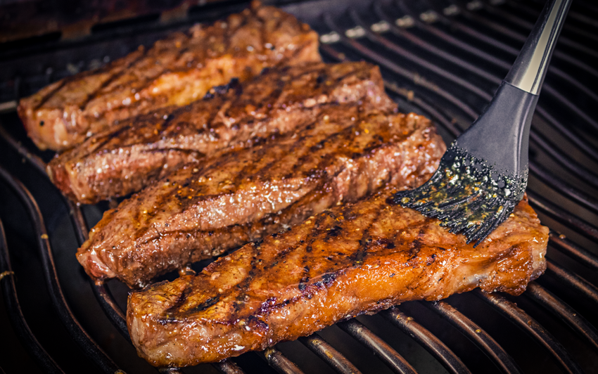 Grilled New York strip steaks recipe-3.png