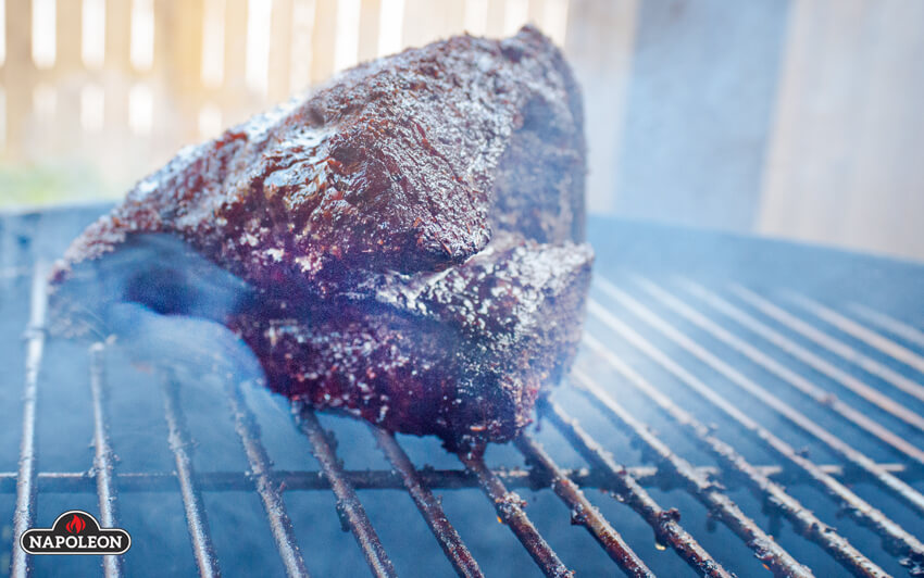 Копченая грудинка в коптильне Наполеон