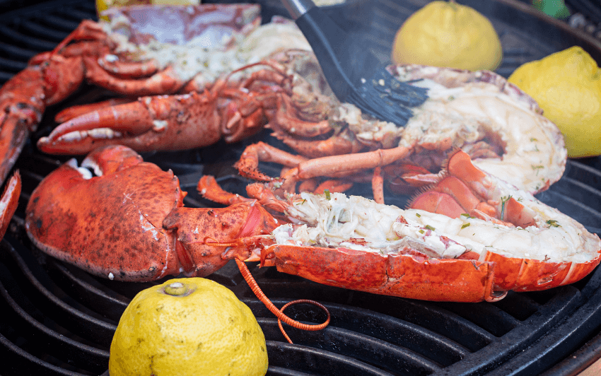 recipeBlog-grill1CharcoalLobster-25jul19-5.png