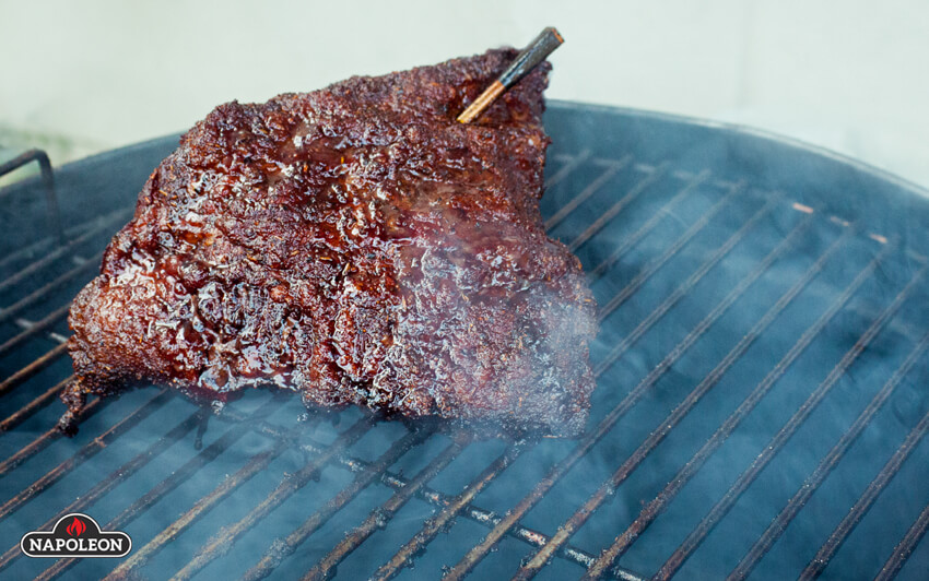 Копченая грудинка на гриле смокере Napoleon Apollo