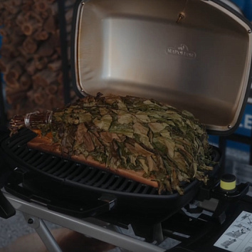 Муксун на кедровой дощечке под березовым веником