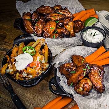 Куриные крылышки в соусе медовая шрирача