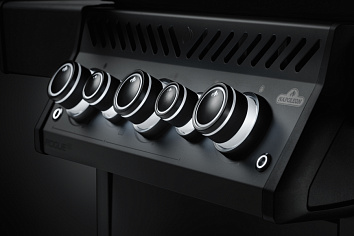 ЭРГОНОМИЧНЫЕ РУЧКИ УПРАВЛЕНИЯ С ПОДСВЕТКОЙ NIGHT LIGHT™