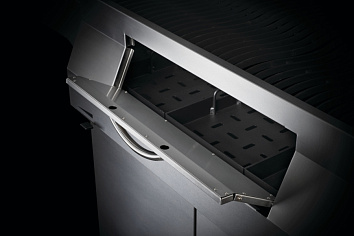 ФРОНТАЛЬНАЯ ДВЕРКА ДЛЯ БЫСТРОГО ДОСТУПА К ПОДДОНАМ С УГЛЯМИ