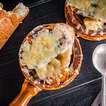 Французский копченый луковый суп