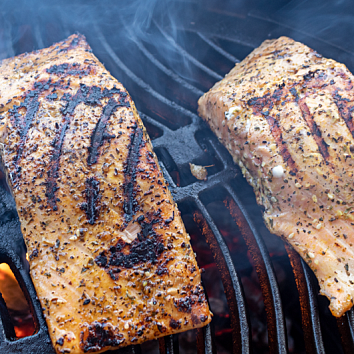 Лосось на углях с овощами-гриль