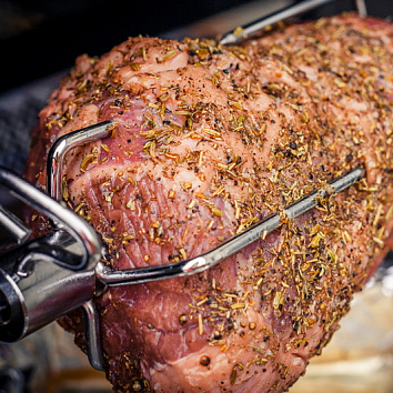 Томлёная нога ягнёнка