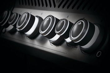 ЭРГОНОМИЧНЫЕ РУЧКИ УПРАВЛЕНИЯ С ПОДСВЕТКОЙ NIGHT LIGHT™