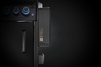 ПРАВЫЙ СТОЛИК СКЛАДЫВАЕТСЯ