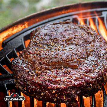 Стейк Рибай на угольном гриле