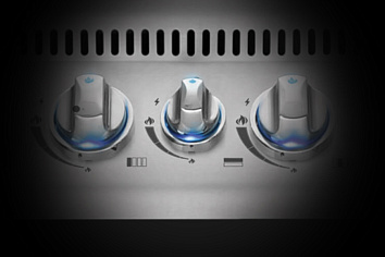 ЭРГОНОМИЧНЫЕ РУЧКИ УПРАВЛЕНИЯ С ПОДСВЕТКОЙ i-GLOW™