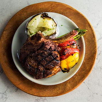 Стейк Рибай на кости приготовленный методом Су-Вид