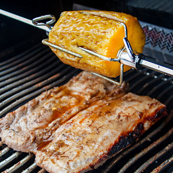 Свинина с ананасом и виски на вертеле 